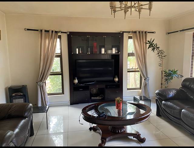4 BEDROOM FREEHOLD FOR SALE IN GLEN ERASMIA